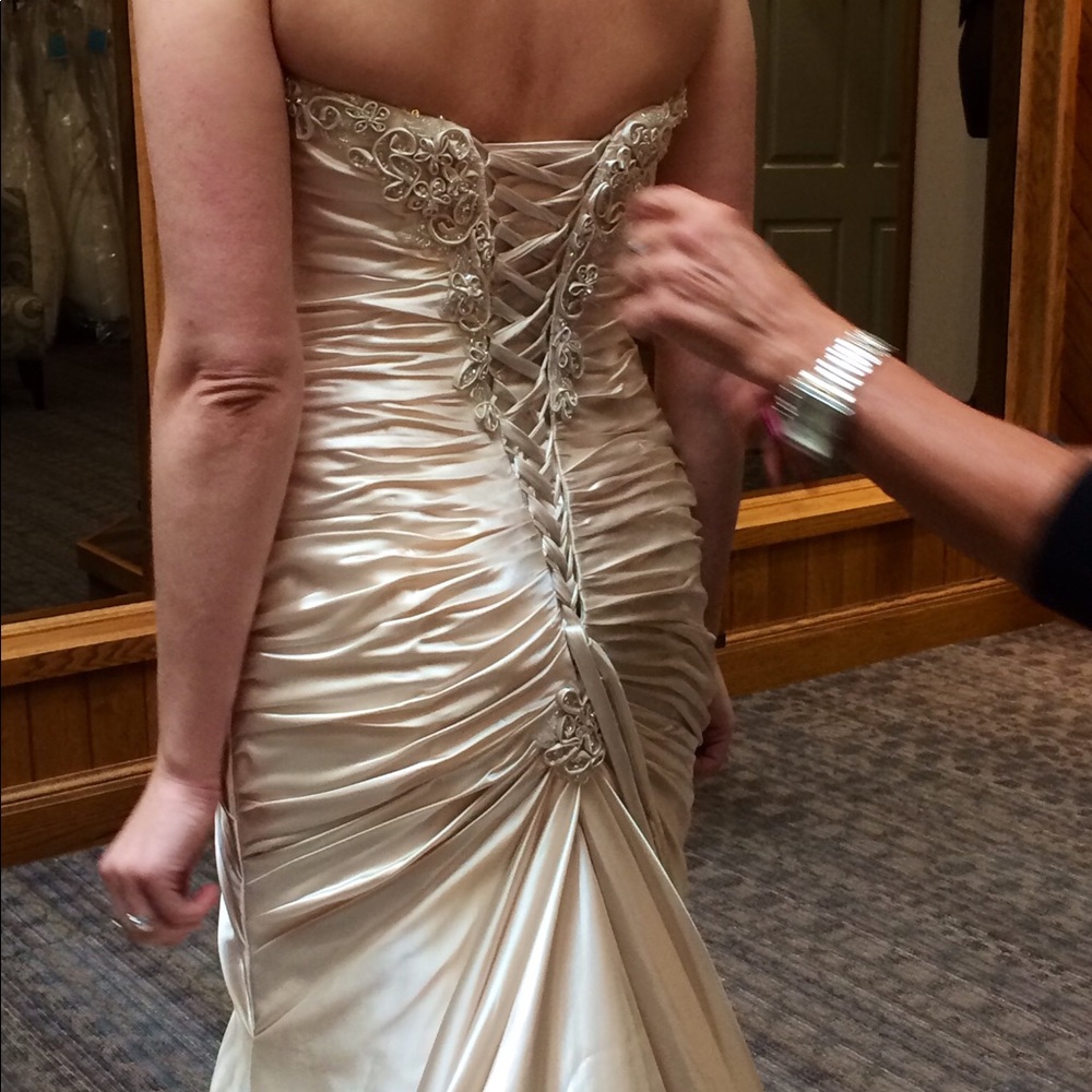 Wedding Dress 👰🏻 Fits Size 2💖